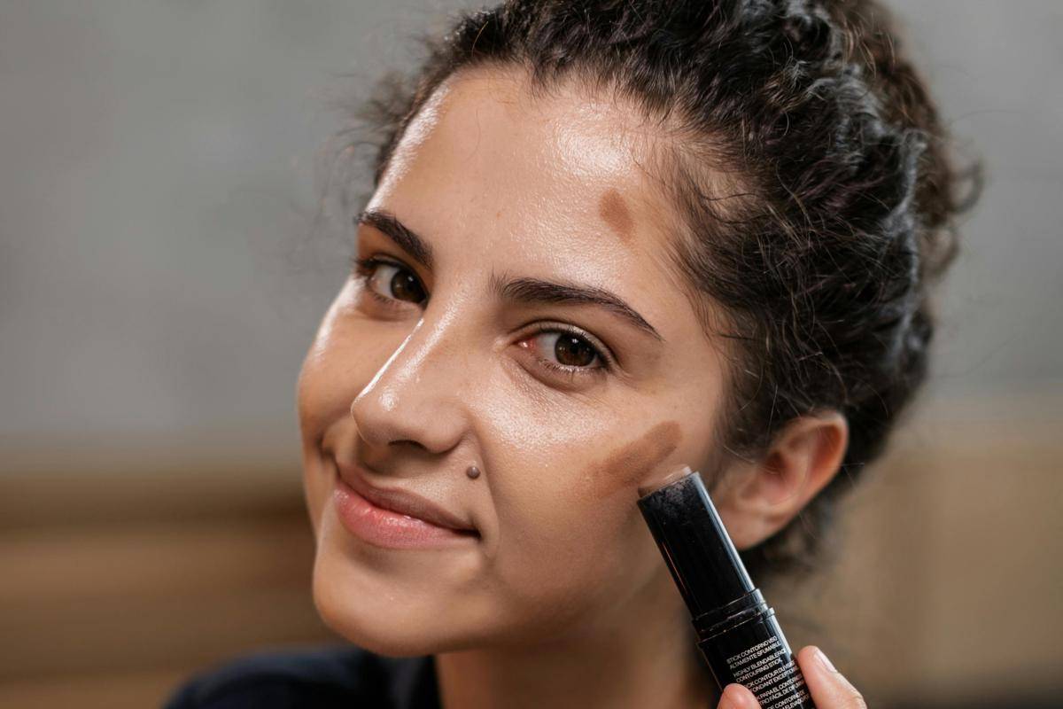 ilustrasi menggunakan contour (pexels.com/Alena Darmel)