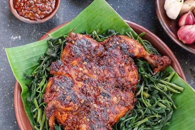 Ilustrasi ayam Taliwang, selalu dicari turis. (Pinterest/cookpad.com)