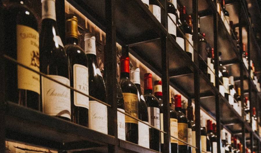 ilustrasi wine (unsplash.com/Klara Kulikova)