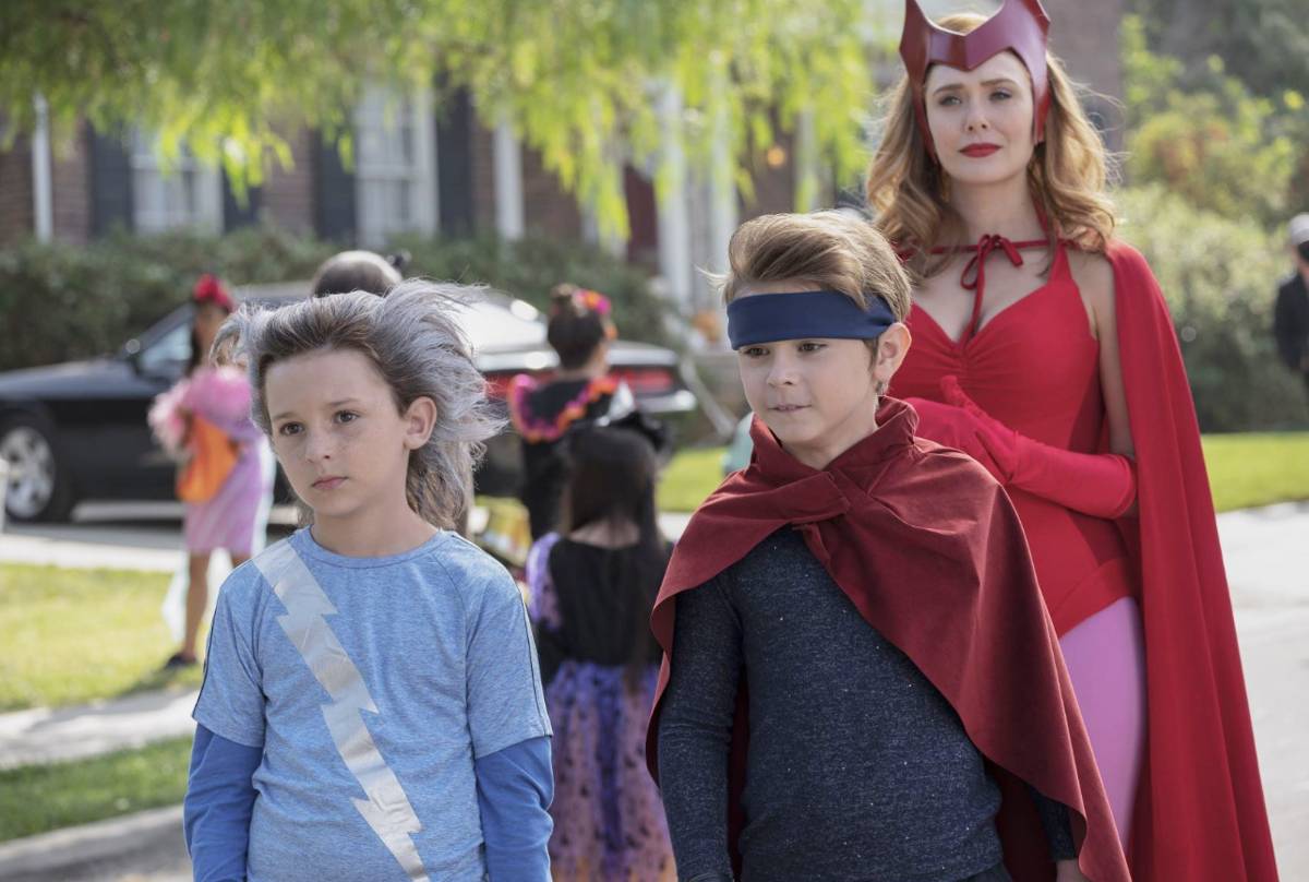 Wanda Maximoff, Billy Maximoff, dan Tommy Maximoff dalam WandaVision (dok. Marvel Studios/WandaVision)
