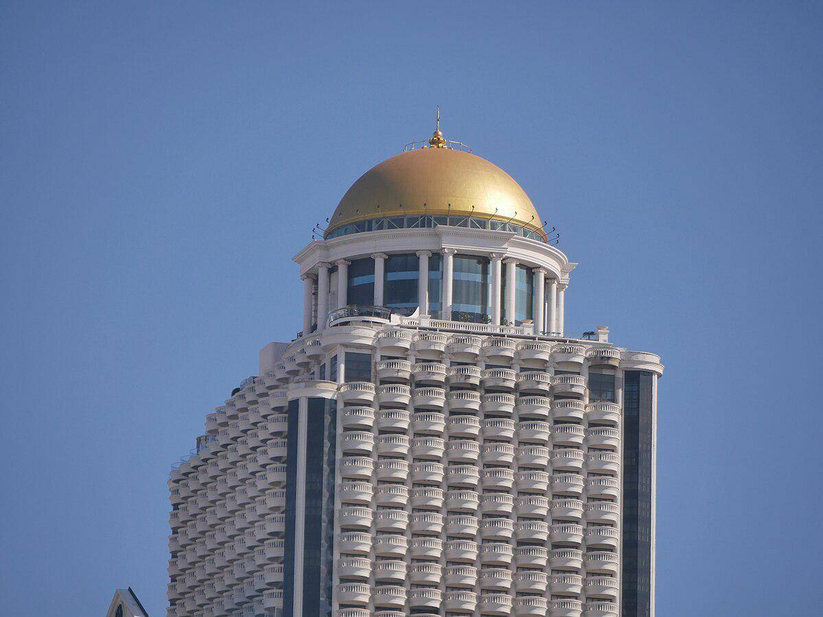 potret bagian luar kubah State Tower yang merupakan menara saudara Sathorn Unique Tower 