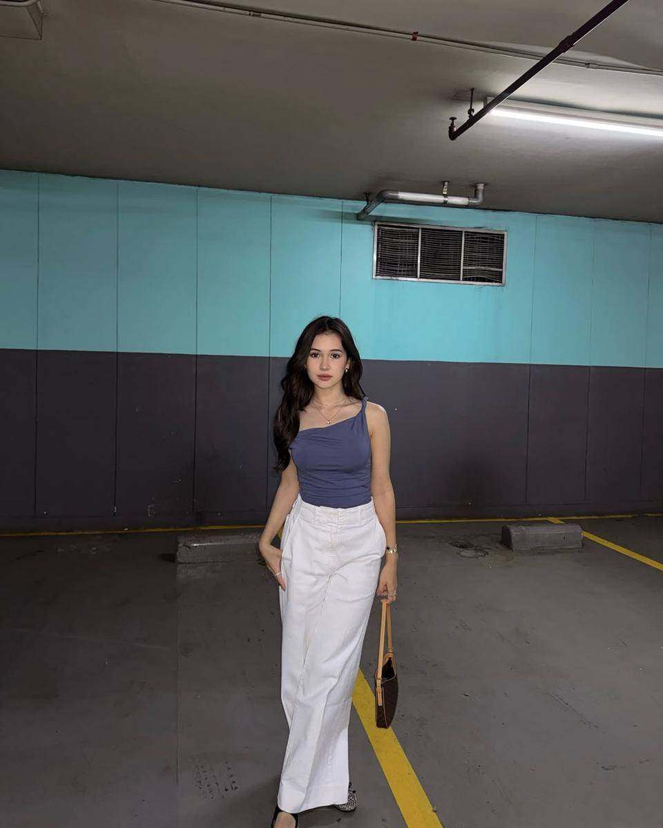 inspirasi OOTD ala pemain film Rego Nyowo (instagram.com/sandrinna_11)