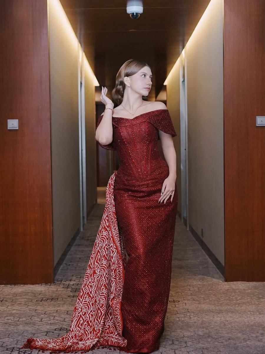 inspirasi OOTD ala pemain film Rego Nyowo (instagram.com/cassandraslee)