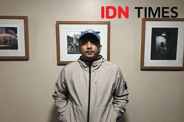 Sal Priadi di backstage Jazz Gunung Bromo Series 2 2025 (IDN Times/Muhammad Bimo Aprilianto)