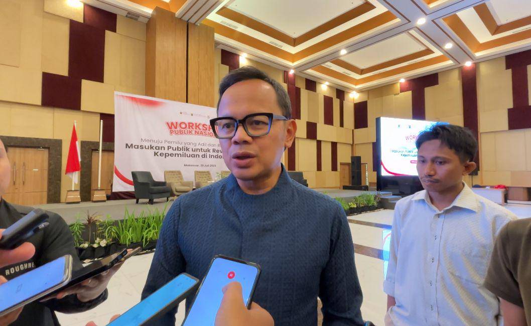 Wakil Menteri Dalam Negeri, Bima Arya Sugiarto, usai menghadiri Workshop Nasional Menuju Pemilu yang Adil dan Representatif di Hotel Unhas, Makassar, Selasa (29/7/2025). (IDN Times/Asrhawi Muin)