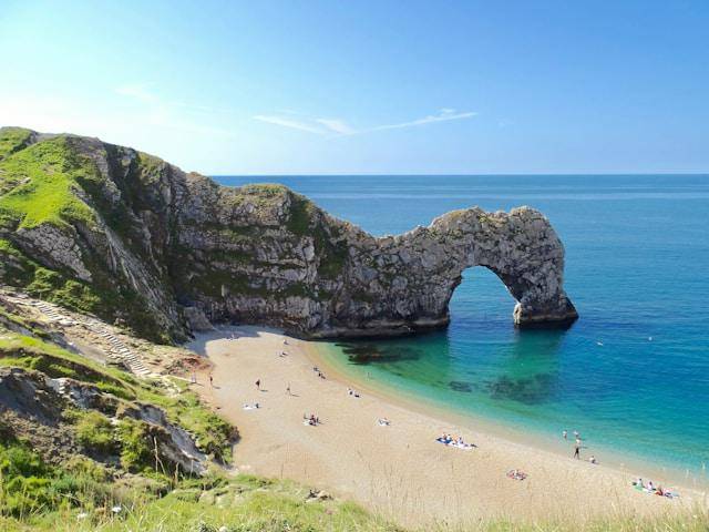 Potret Durdle Door di Dorset, Inggris (unsplash.com/Belinda Fewings)
