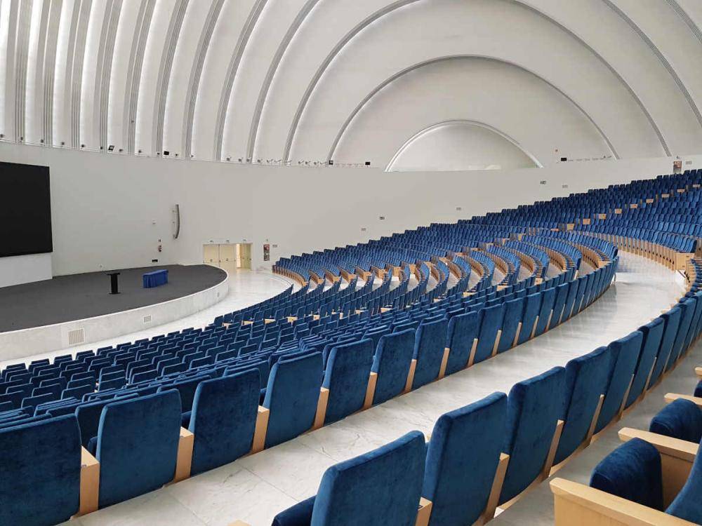 Potret Palacio de Congresos di Asturias, Spanyol (visitoviedo.info)