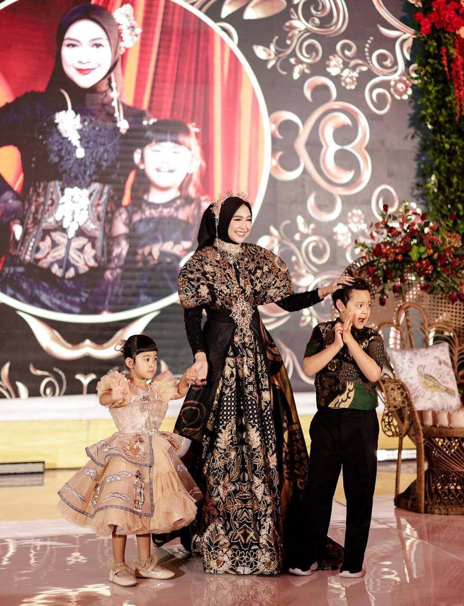 30%20tahun%20dan%203%20tahun%20terbaik%20titipan%20Allah..sponsored%20by-%20%40cintabundavitabumin%20%40purela.official%20-2.jpg