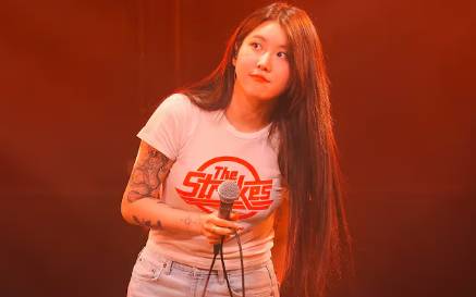 thumbnail video youtube Baek Yerin menyanyikan lagu A Walk secara live (youtube.com/Jinoo 95)