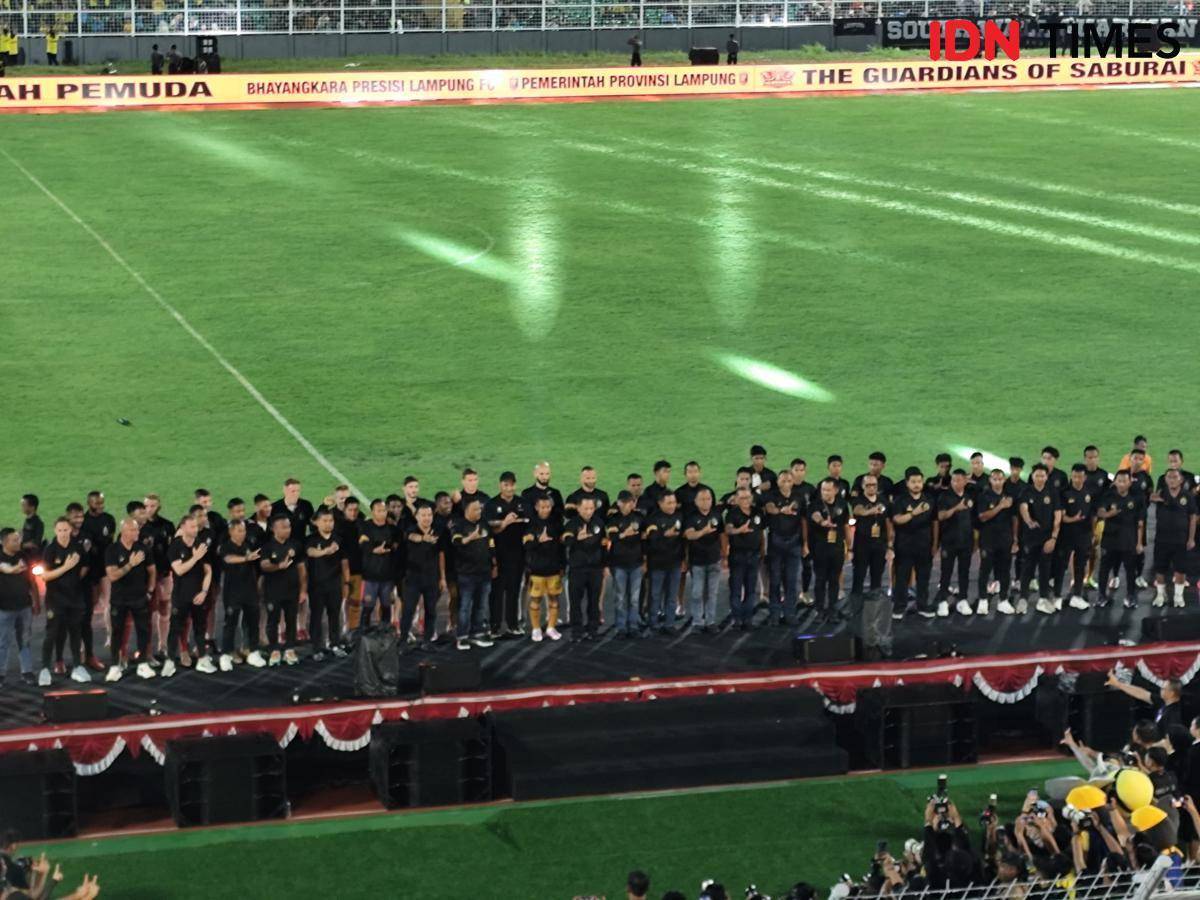 Peluncuran skuat dan manajemen klub Bhayangkara Presisi Lampung FC di Stadion Sumpah Pemuda, Senin (28/7/2025) malam. (IDN Times/Muhaimin Abdullah).
