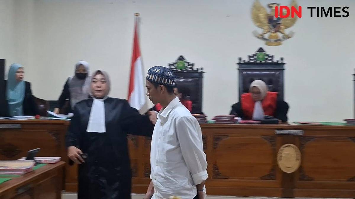 Terdakwa kasus pembunuhan di Gowa, Jibril (23) saat sidang lanjutan di PN Sungguminasa, Selasa (29/7/2025). IDN Times/Darsil Yahya