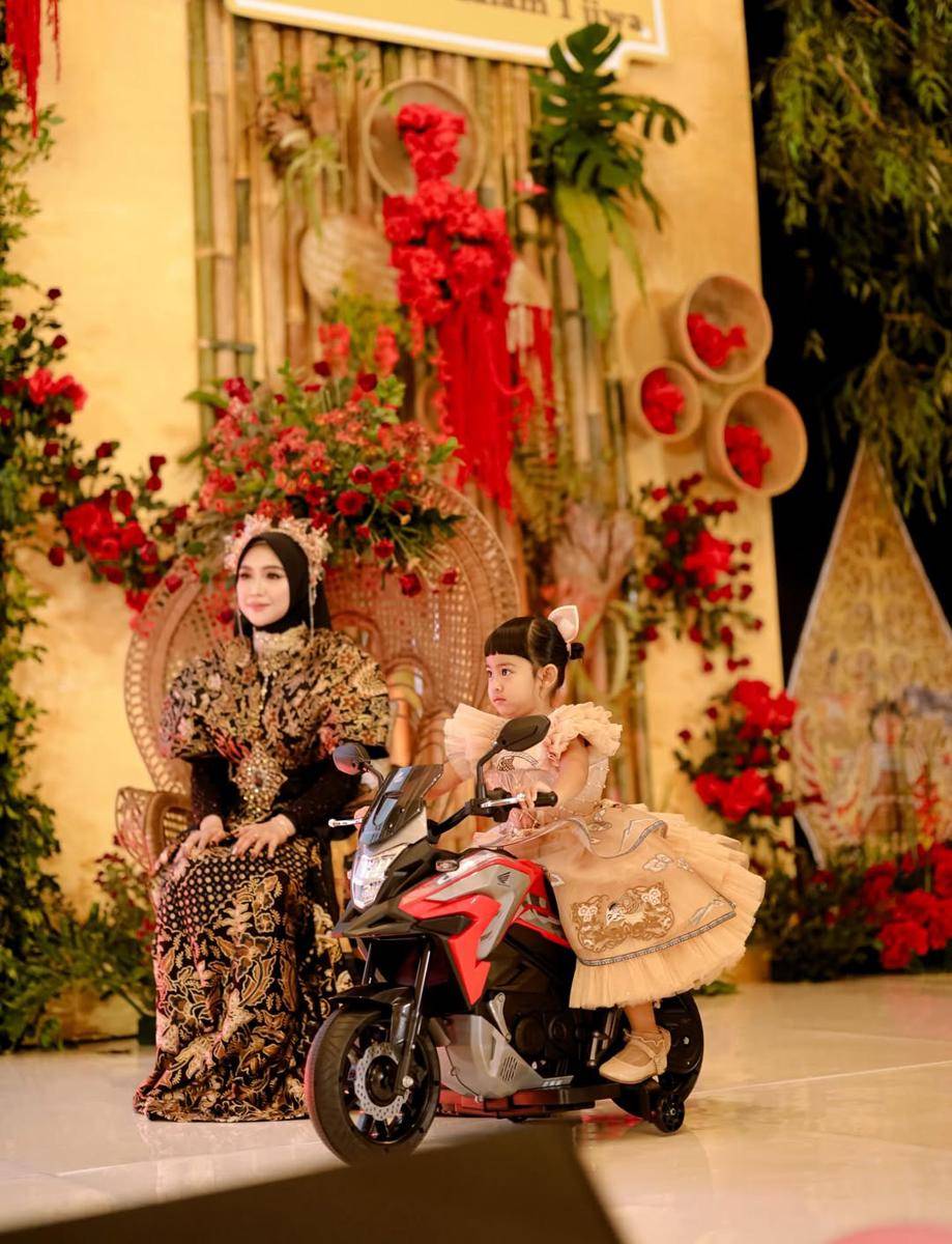 30%20tahun%20dan%203%20tahun%20terbaik%20titipan%20Allah..sponsored%20by-%20%40cintabundavitabumin%20%40purela.official%20-5.jpg