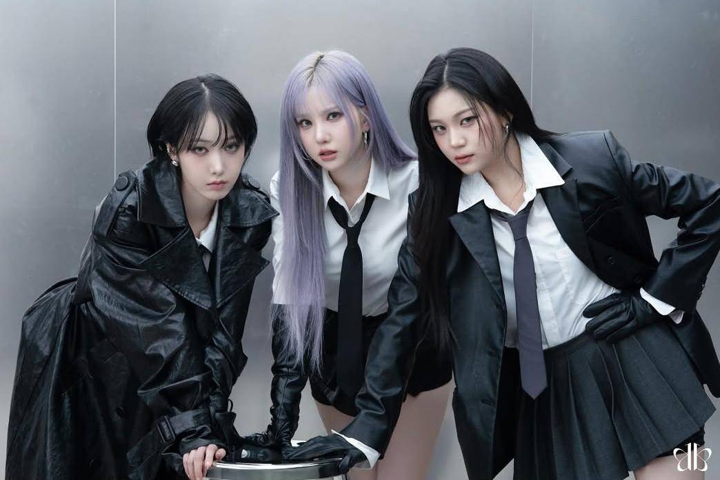 VIVIZ, comeback 1st Album A Montage of ( )