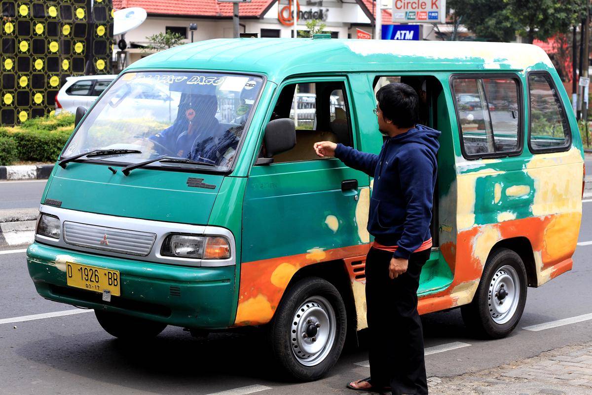 ilustrasi angkot di Bandung (commons.wikimedia.org/Mohd Fazlin Mohd Effendy Ooi)