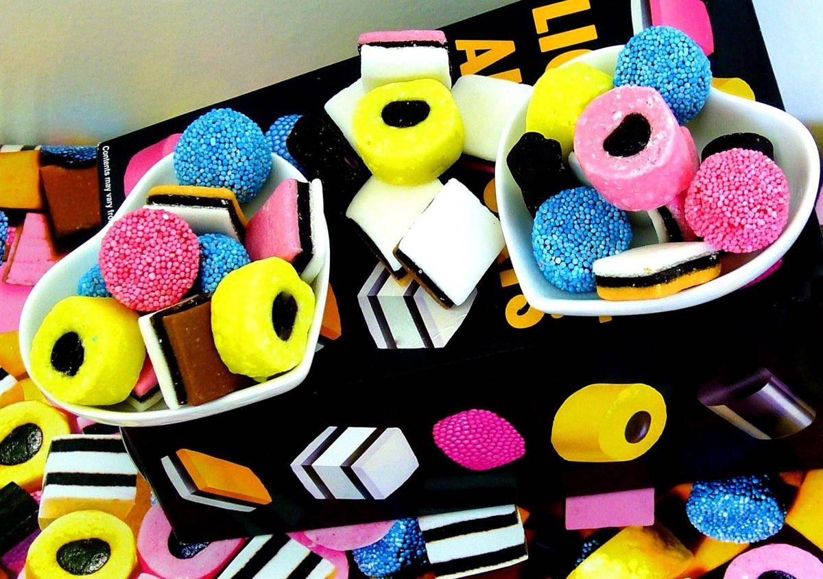 Permen dengan aneka warna (pixabay.com/Shirley Hirst)