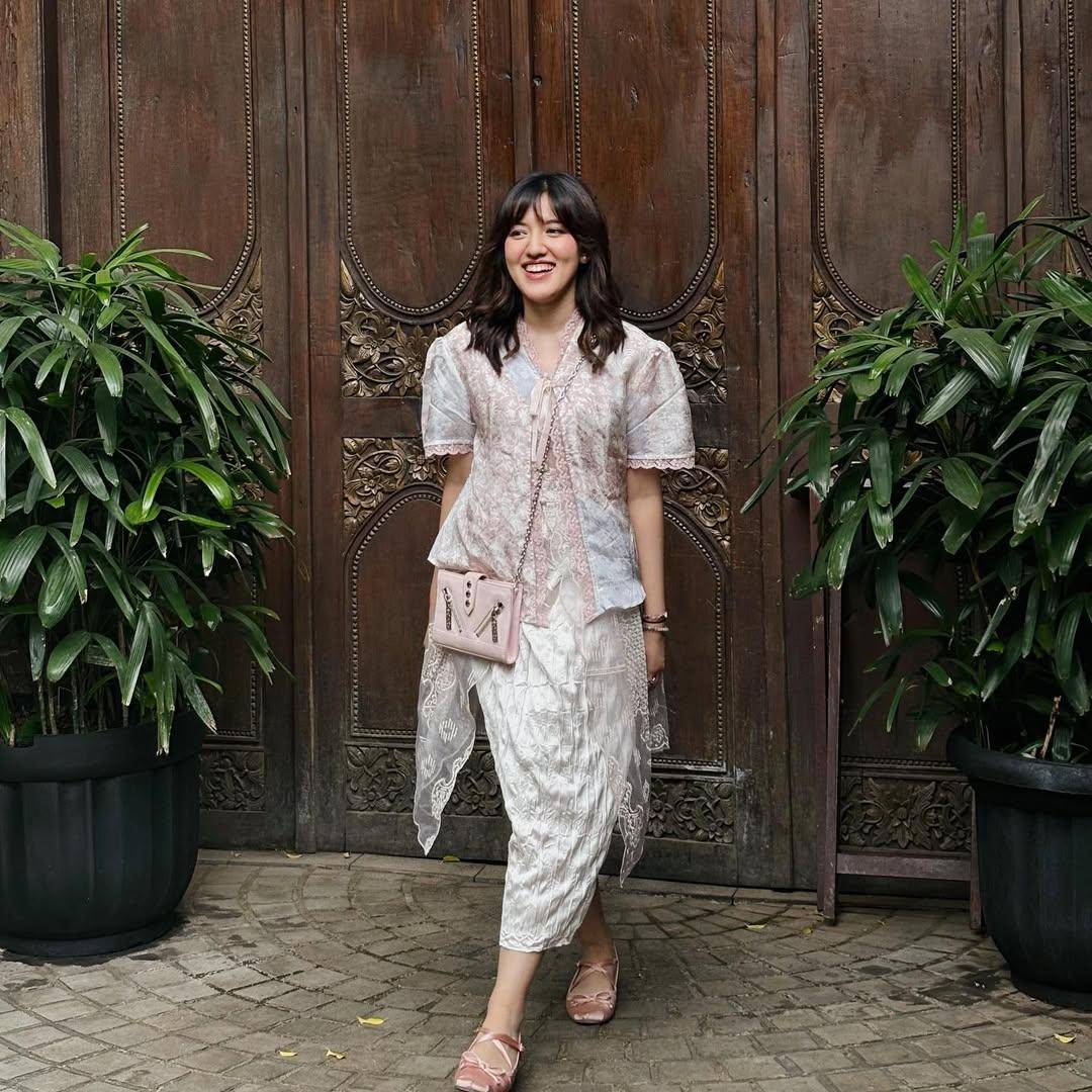 inspirasi OOTD coquette style ala Ify Alyssa (instagram.com/ifyalyssa)
