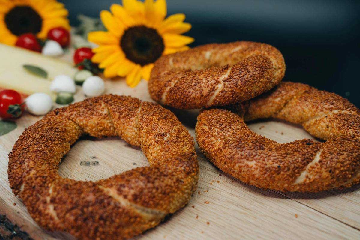 ilustrasi donat pisang wijen (pexels.com/Baran Robin)