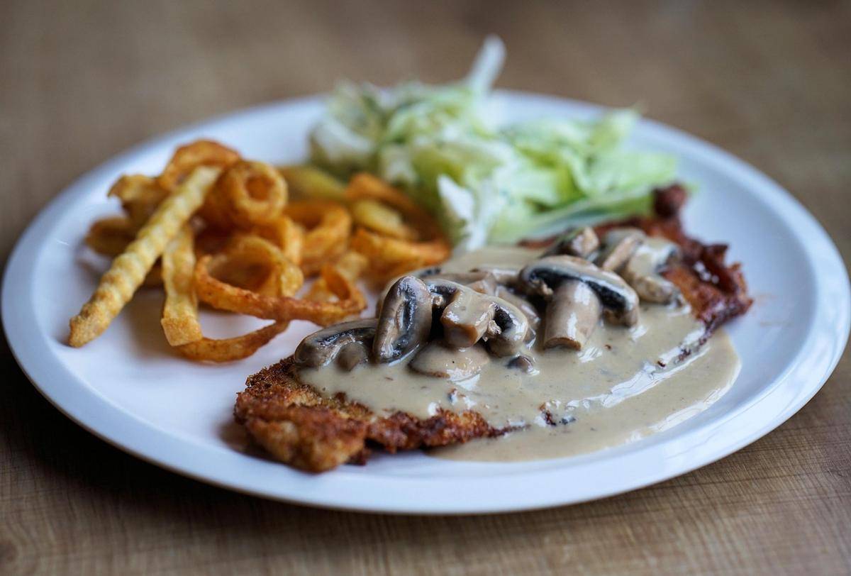 ilustrasi chicken steak saus mushroom (pixabay.com/webandi)