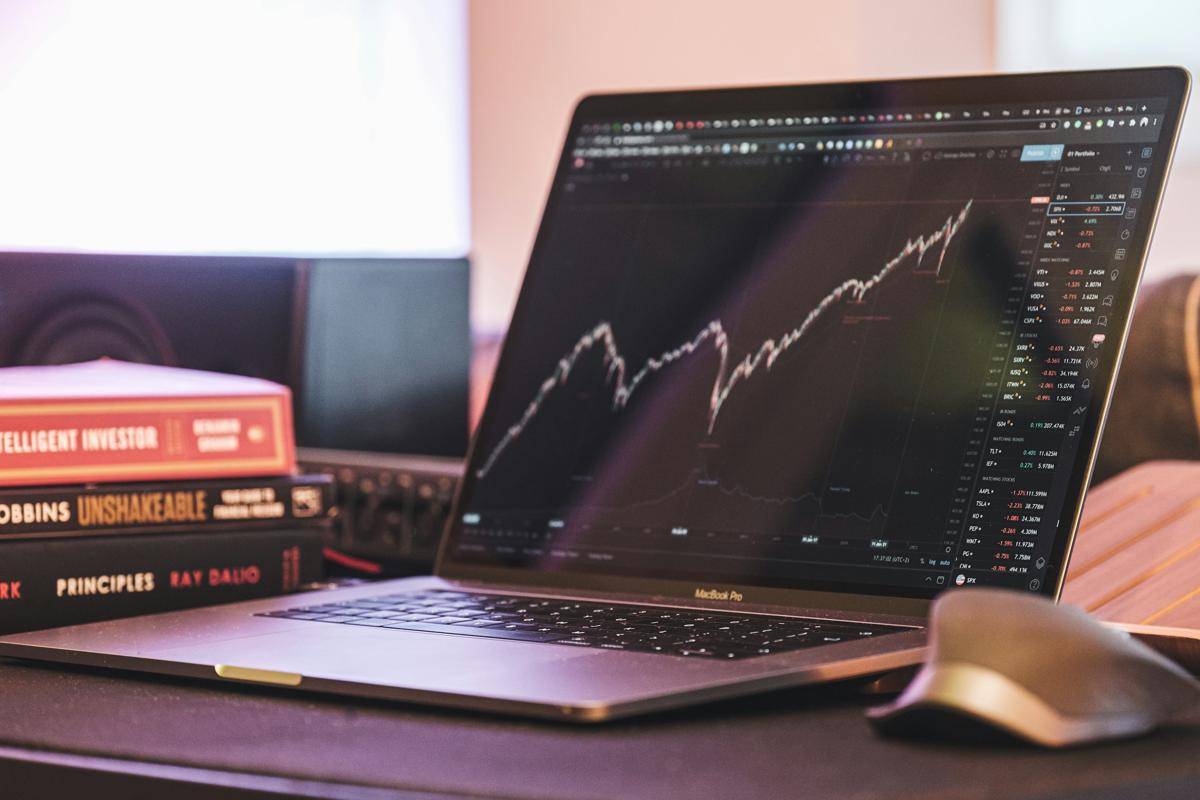 ilustrasi trading kripto (unsplash.com/Yorgos Ntrahas)