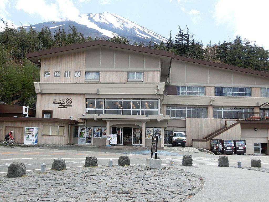 ilustrasi Fuji Subaru Line Fifth Station (commons.wikimedia.org/English: Abasaa日本語: あばさー)