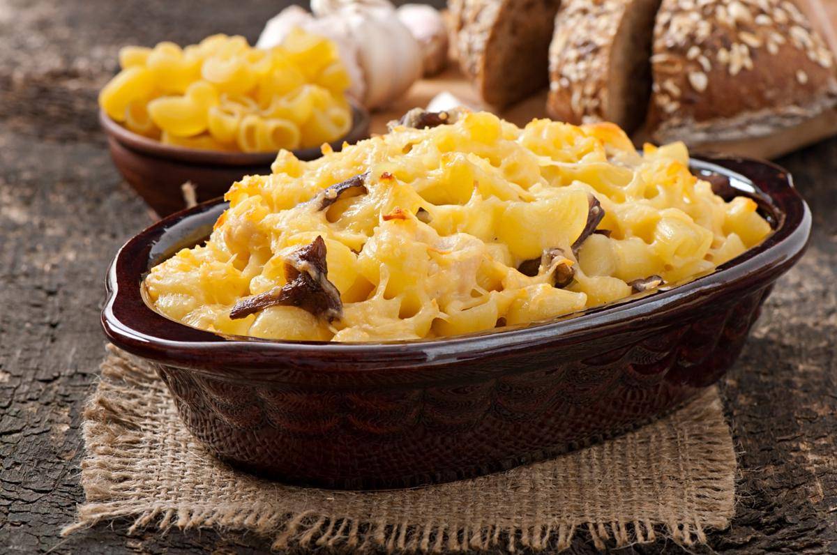 ilustrasi mac and cheese jamur pedas ala Korea (freepik.com/timolina)