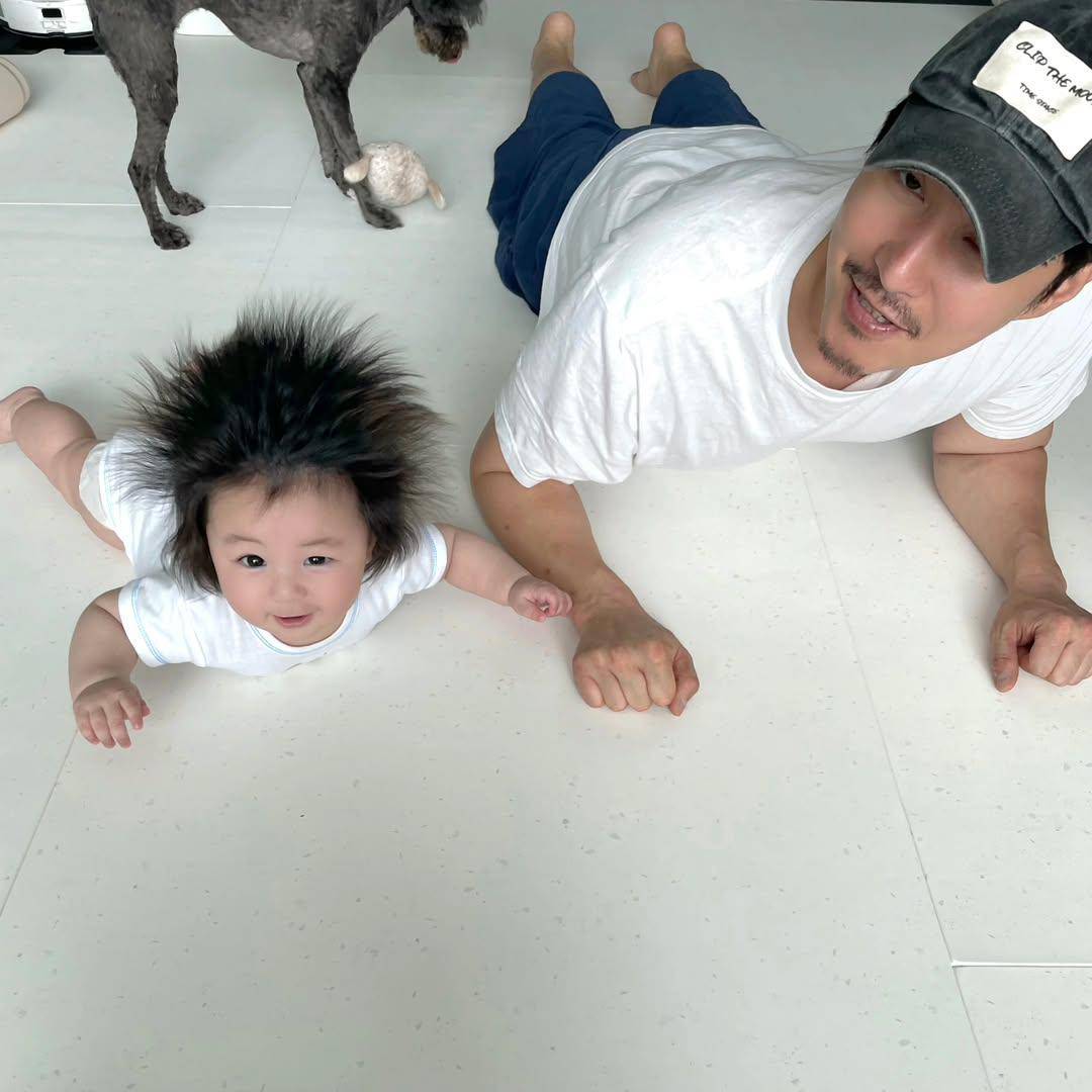 potret Shim Hyung Tak momong Baby Haru (instagram.com/tak9988)