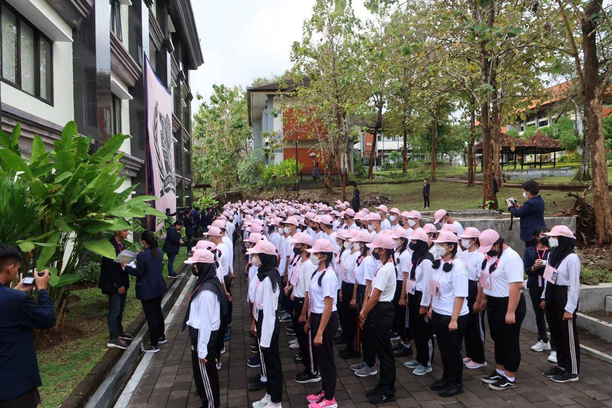 Fakultas Pariwisata Universitas Udayana menggelar Pra Pengenalan Kehidupan Kampus bagi Mahasiswa Baru (PKKMB) di Kampus Fakultas Pariwisata Bukit Jimbaran, Rabu (10/8/2022). (fpar.unud.ac.id)