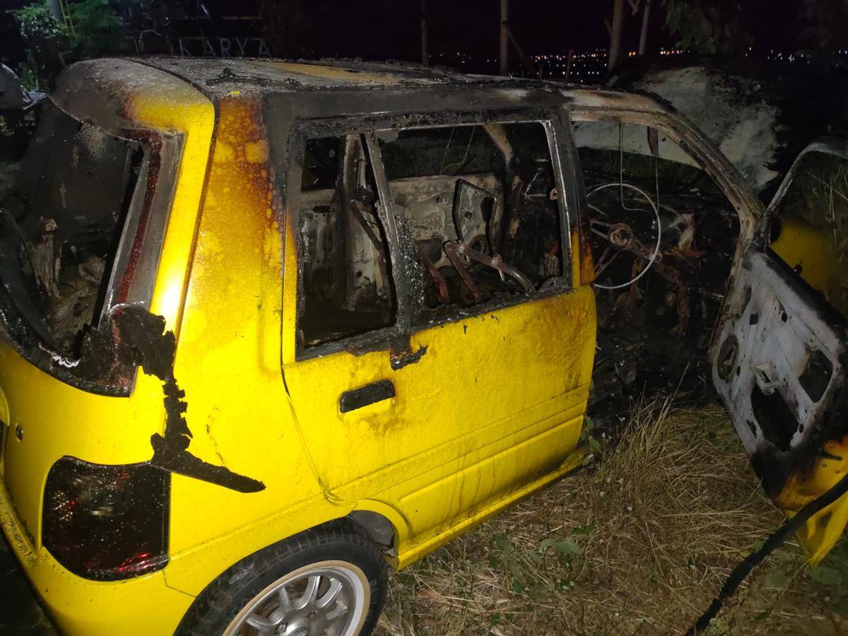 Sebuah mobil terbakar di Jetis Bantul.(Dok.Polres Bantul)