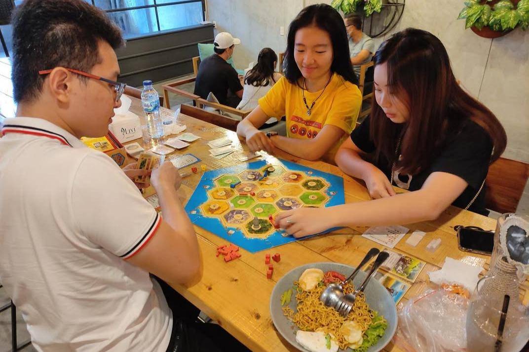 TableTop Board Game Cafe di Kompleks Multatuli, surga para pencinta permainan papan (instagram.com/tabletopbgcafe)