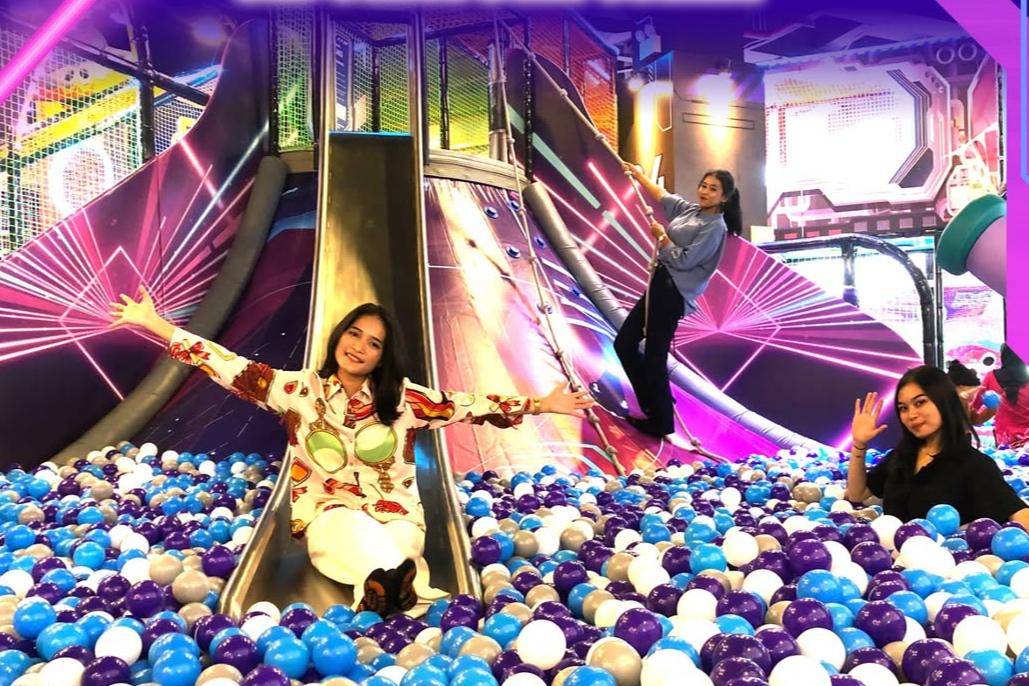 Fun&Fit Menyediakan Taman trampolin indoor di Mall Centre Point cocok untuk segala usia (instagram.com/funandfit)