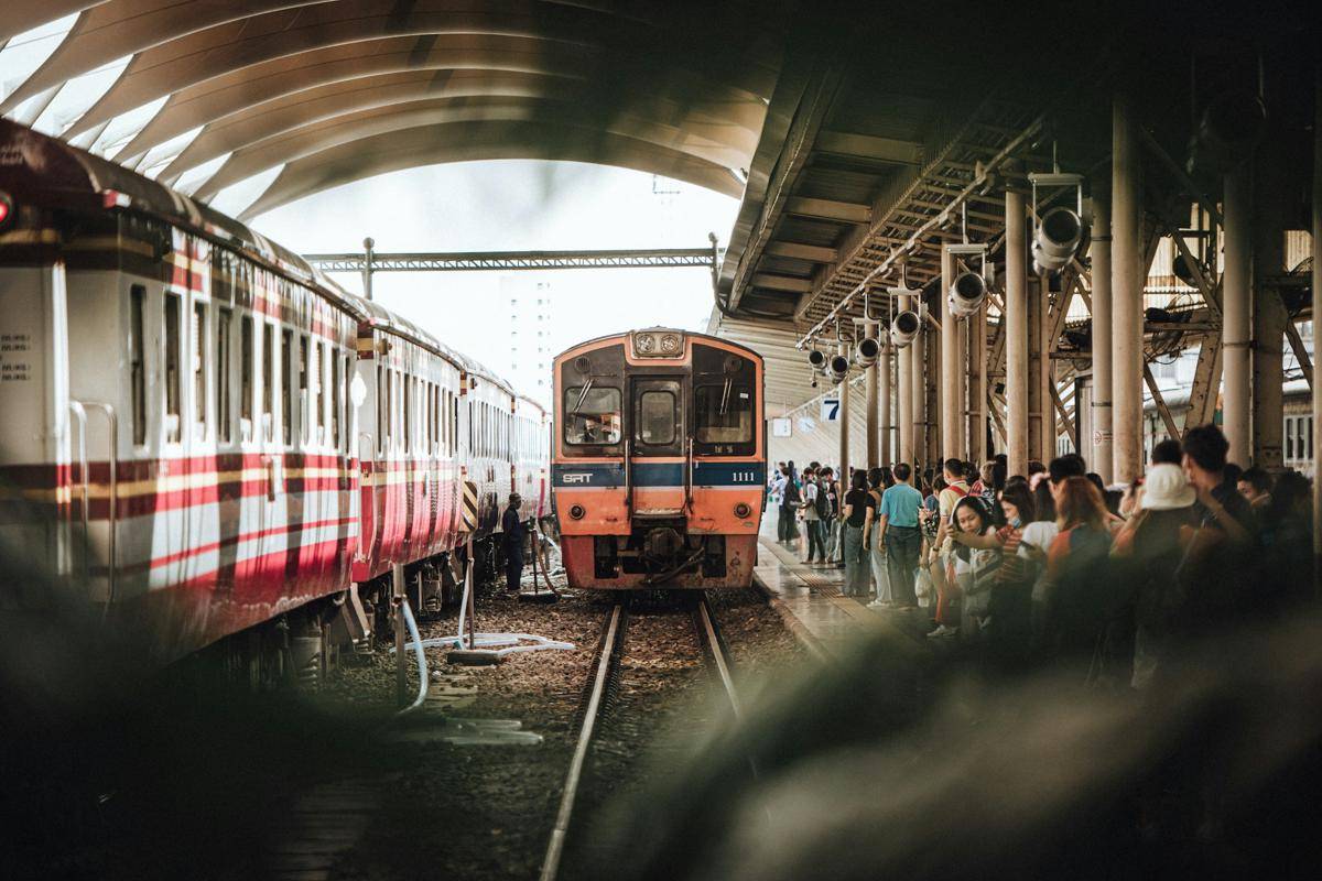 ilustrasi kereta di Bangkok, Thailand (unsplash.com/Joshua Rawson-Harris)