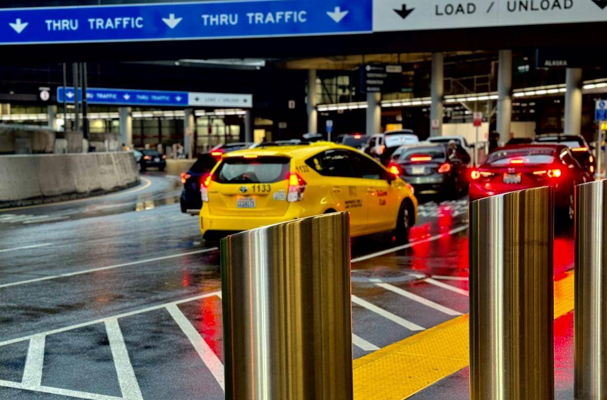 ilustrasi taxi bandara (unsplash.com/Kevin Doyle)