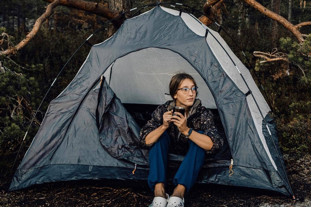 7 Tips Tetap Hangat Tidur di Tenda saat Mendaki, Anti Kedinginan!