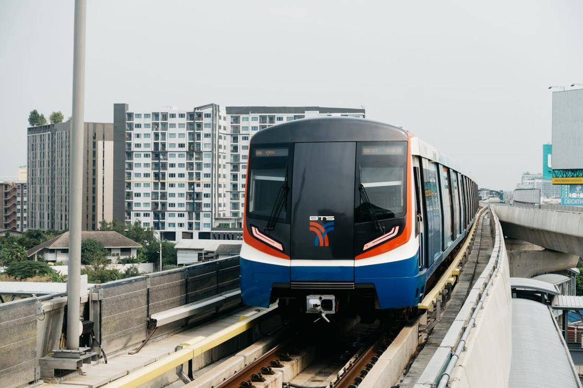 ilustrasi kereta di Bangkok, Thailand (pexels.com/Markus Winkler)