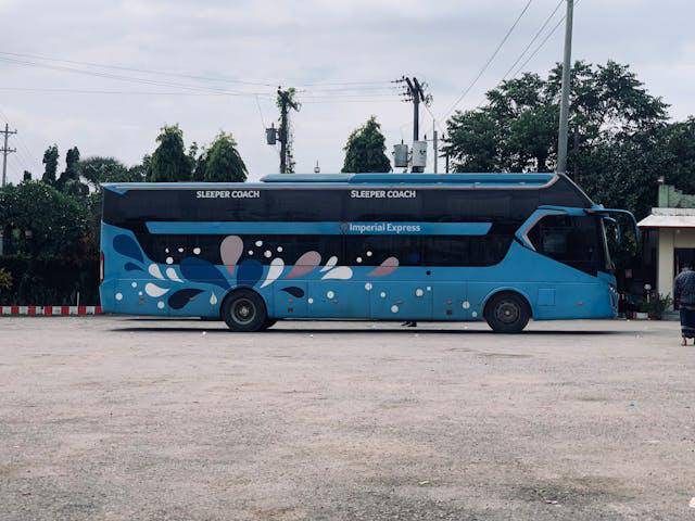 ilustrasi bus (pexels.com/Maruf Hasan)