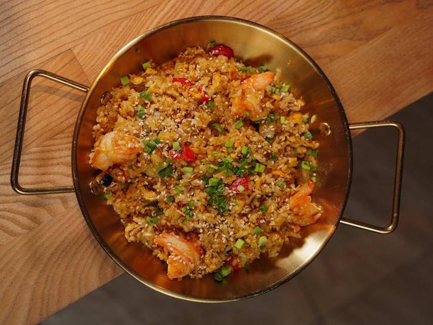 nasi goreng udang (pexels.com/Nadin Sh)