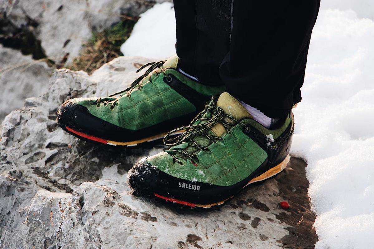 ilustrasi sepatu hiking (pexels.com/Maël BALLAND)