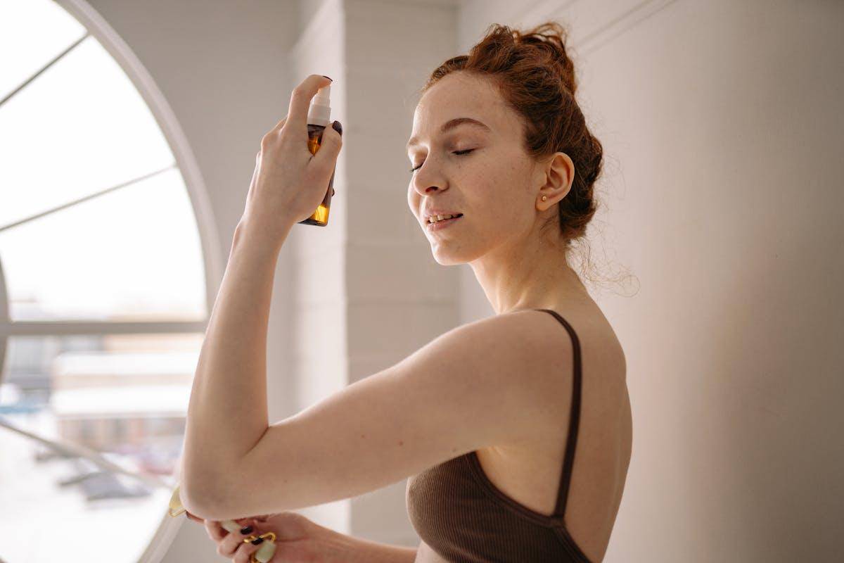 ilustrasi face mist kombucha (pexels.com/Yan Krukau)