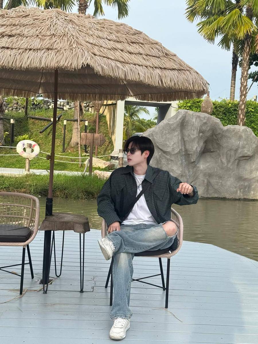 outfit nature escape ala Sood Yacht (instagram.com/s.yacht)