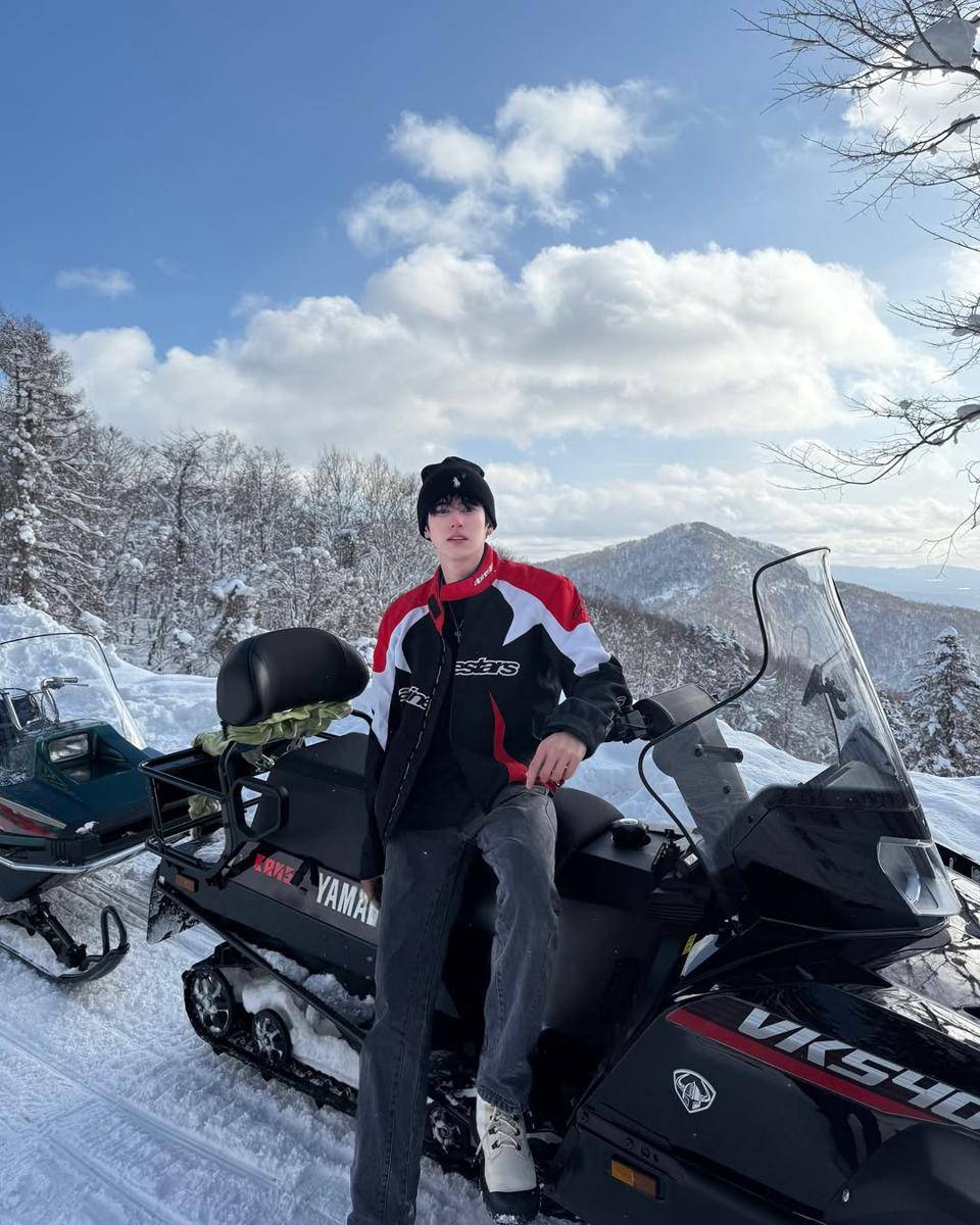 outfit nature escape ala Sood Yacht (instagram.com/s.yacht)
