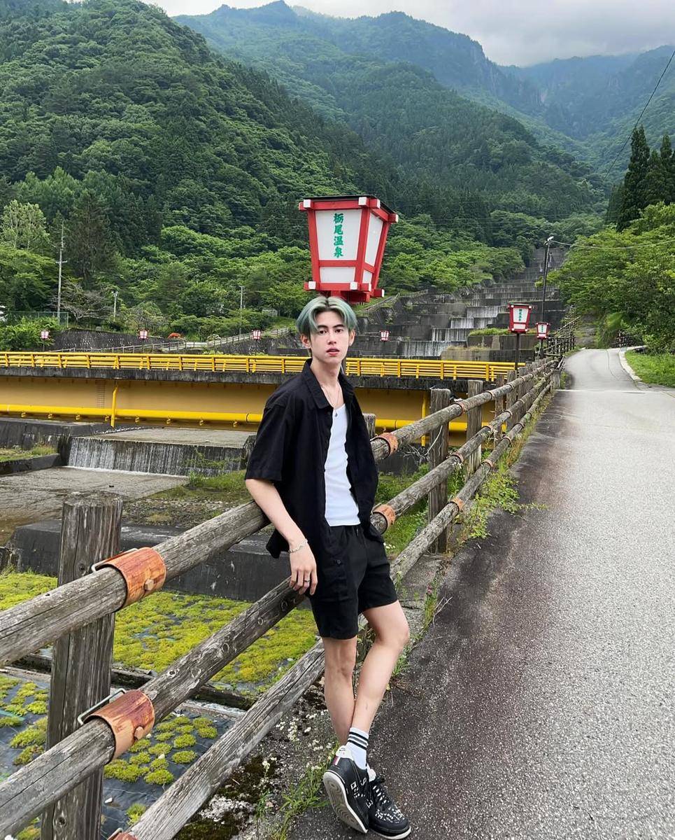 outfit nature escape ala Sood Yacht (instagram.com/s.yacht)