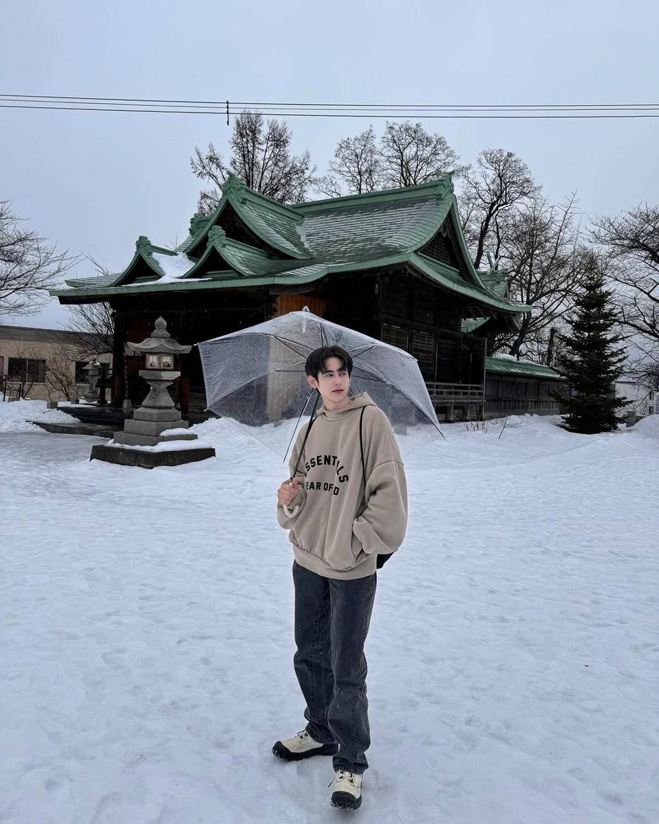 outfit nature escape ala Sood Yacht (instagram.com/s.yacht)