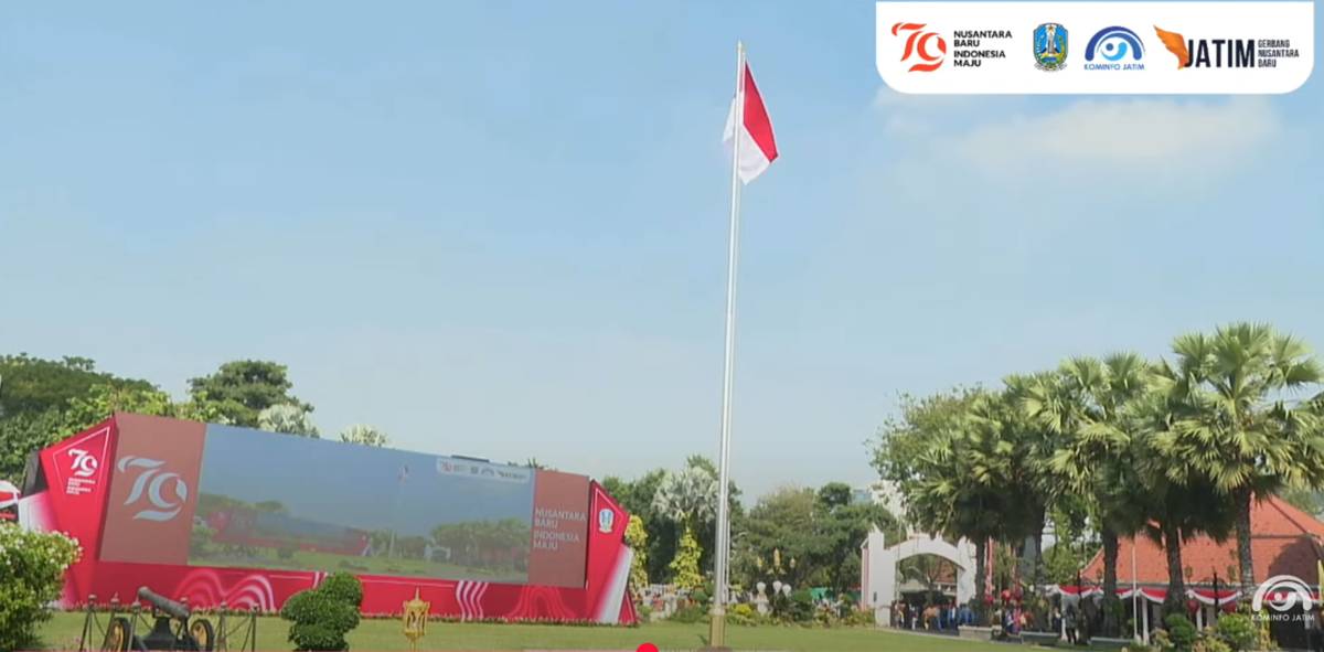 venue Upacara Peringatan Detik-detik Proklamasi - HUT ke-79 RI Tahun 2024 di Gedung Negara Grahadi, Surabaya, Jawa Timur