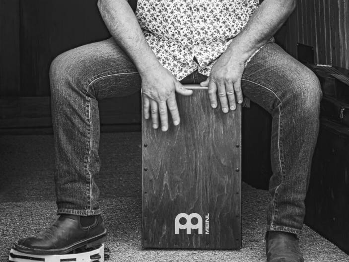 illustrasi cajon (pexels.com/Jean Marc Bonnel)