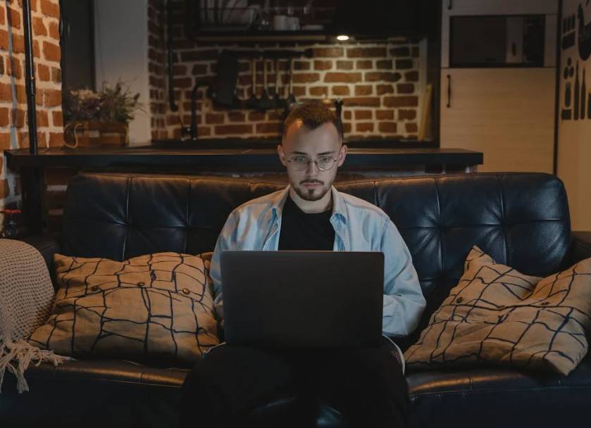 illustrasi kerja remote (pexels.com/Tima Miroshnichenko)