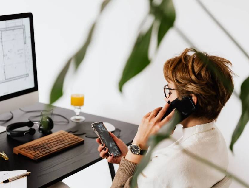 illustrasi multitasking (pexels.com/Photo By: Kaboompics.com)