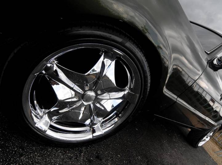 illustrasi velg mobil (vecteezy.com/Benis Arapovic)