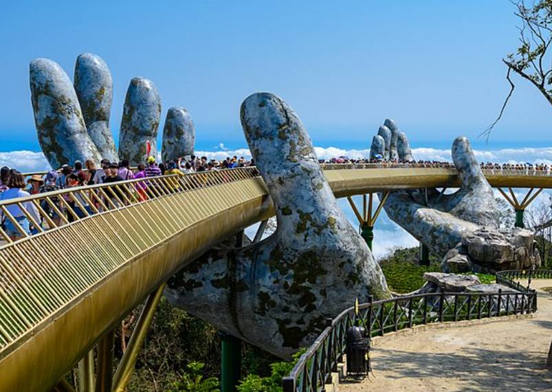 potret Golden Bridge, Vietnam (commons.wikimedia.org/xiquinhosilva)