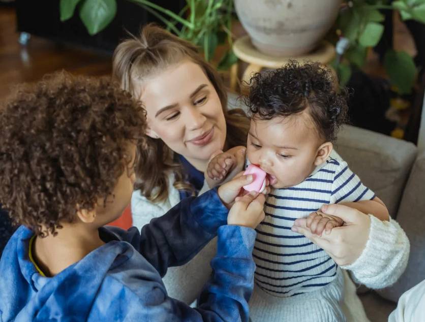 illustrasi orang tua dan anak (pexels.com/Keira Burton)