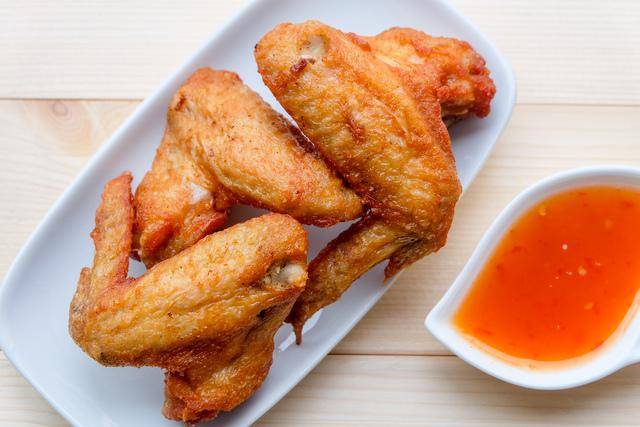 ilustrasi resep chicken wings ala thailand (vecteezy.com/Dhapanee Suvicha)